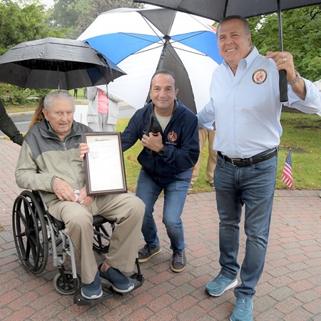 Mr. Deskovick recieves a framed resolution of honor for the commissioners.