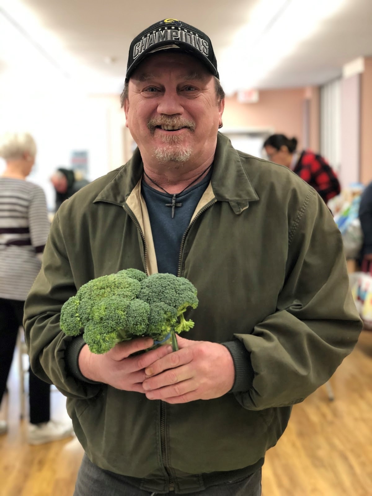 https://www.morriscountynj.gov/files/sharedassets/public/v/1/main-site/images/interfaith-pantry-client-with-broccoli.jpg?w=1200