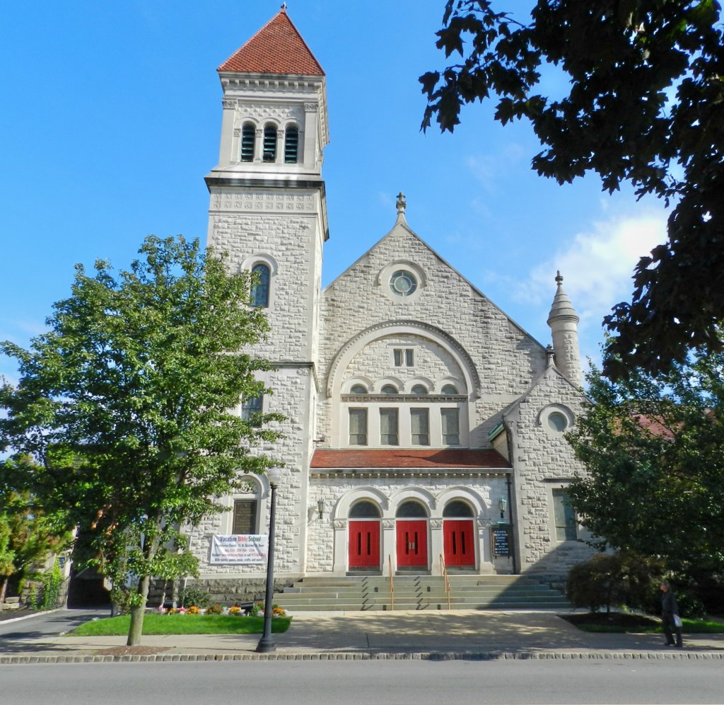 exterior photo of the First Memorial Presbyterian Church in Dover