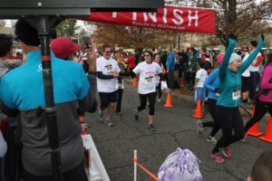 photo of runners crossing finish line in 2016