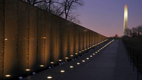 Vietnam Memorial NPS Photo 2.jpg